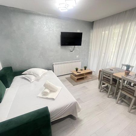 Velier Holiday Apartments Mamaia Exterior foto